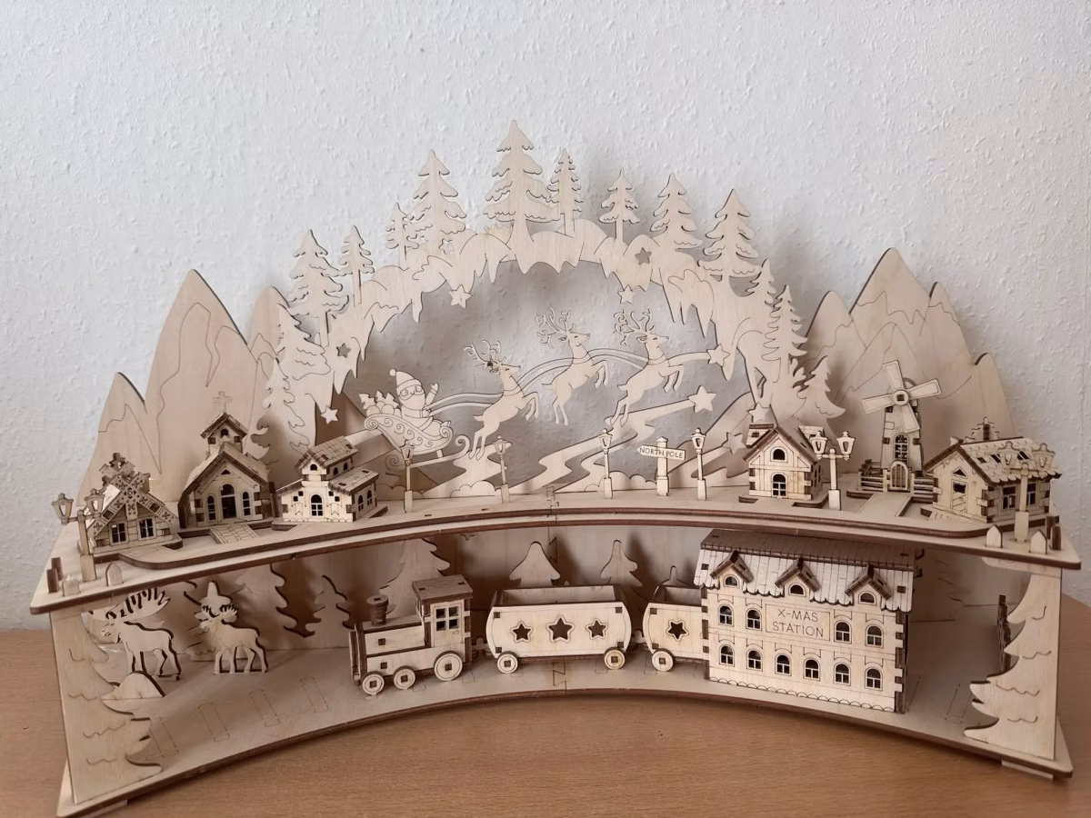 Weihnachtsdorf Winterstadt mit Lokomotive