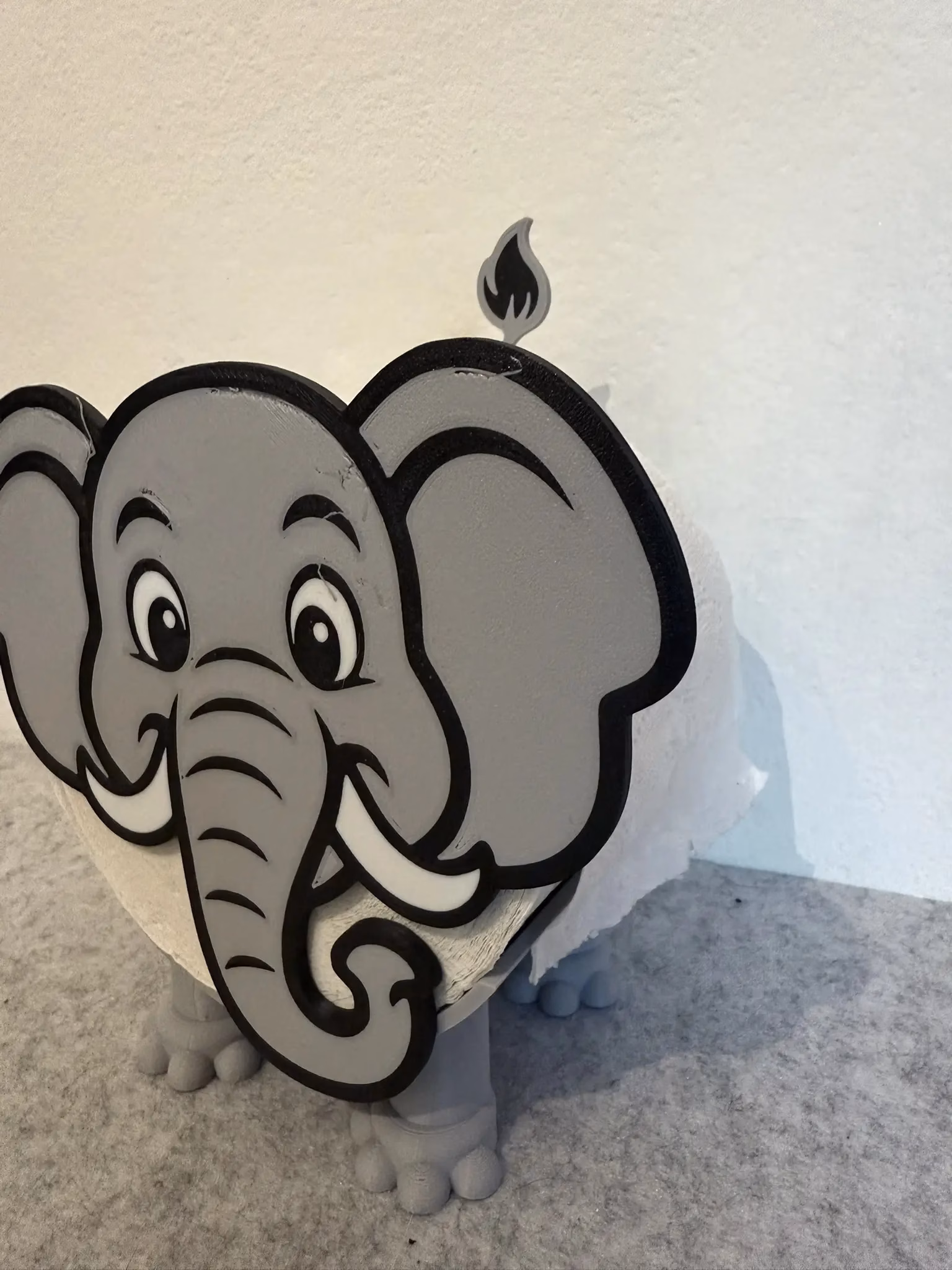 Gustav – Elefant mit Humor fürs stille Örtchen
