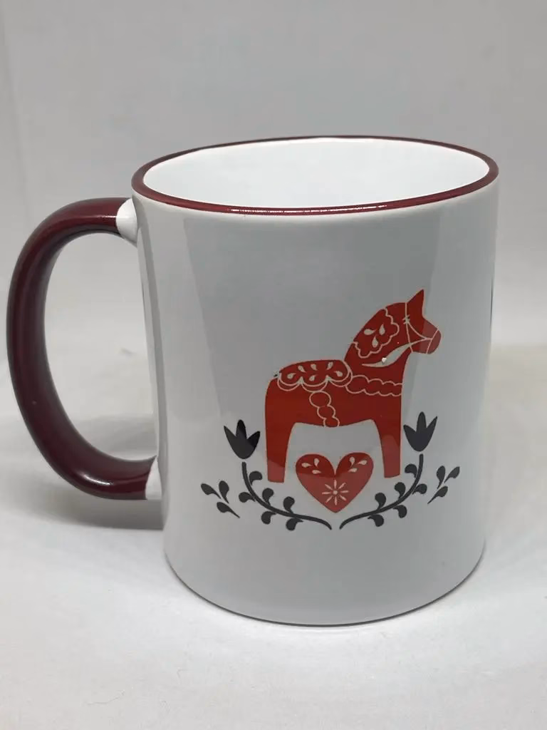 Dalahäst Tasse – skandinavisches Motiv im Folklore-Stil