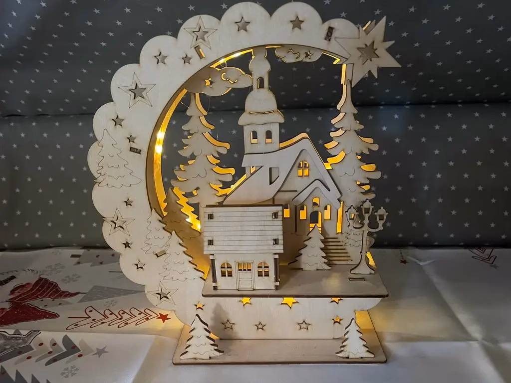 Schwibbogen mit Kapelle – Winterliches Weihnachtsdorf