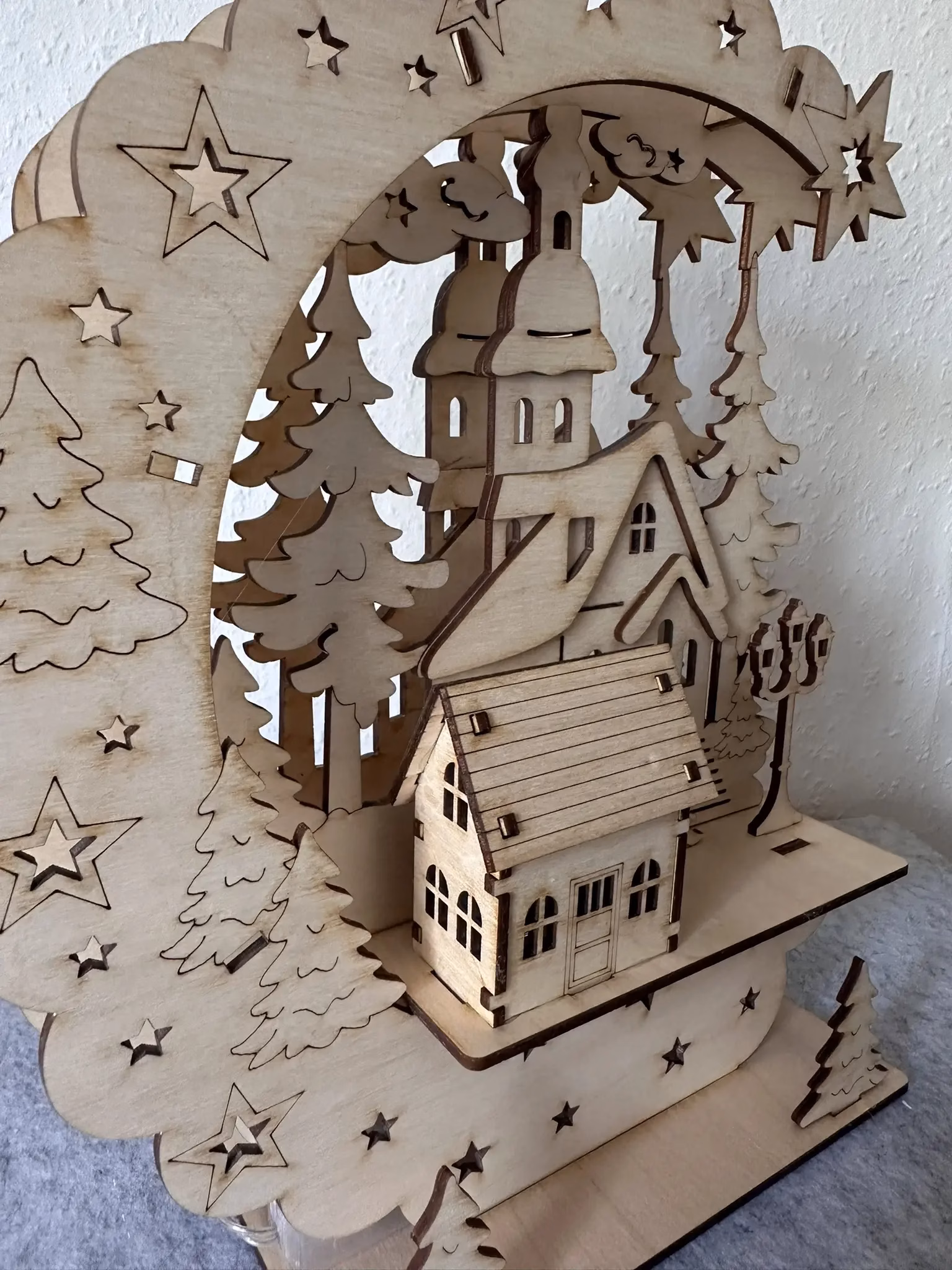 Schwibbogen mit Kapelle – Winterliches Weihnachtsdorf