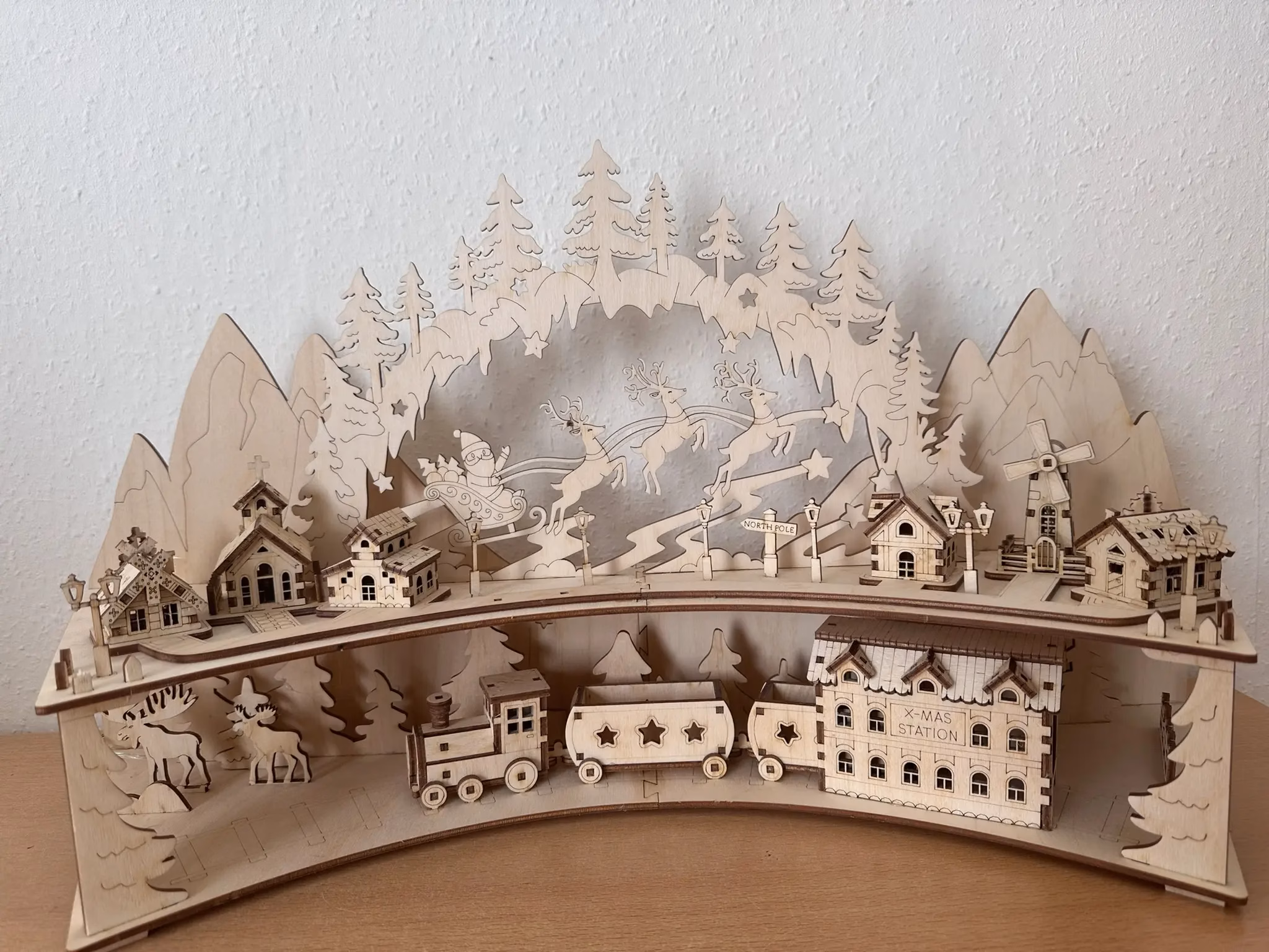 Weihnachtsdorf Winterstadt mit Lokomotive