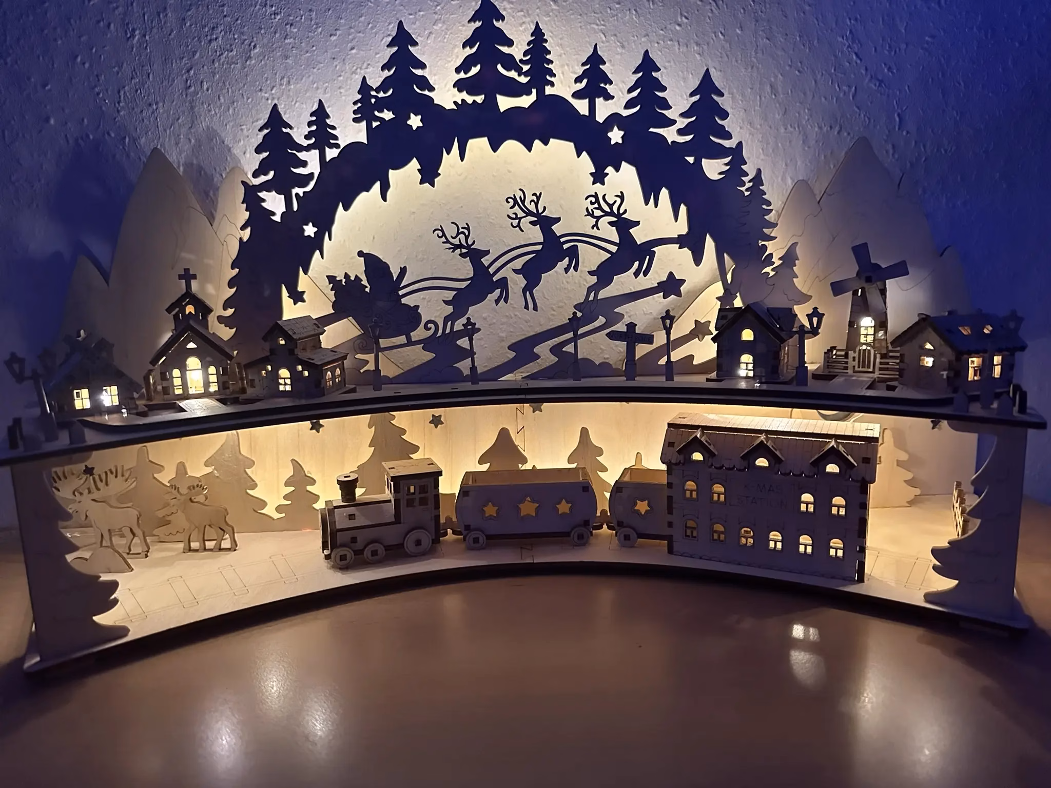 Weihnachtsdorf Winterstadt mit Lokomotive