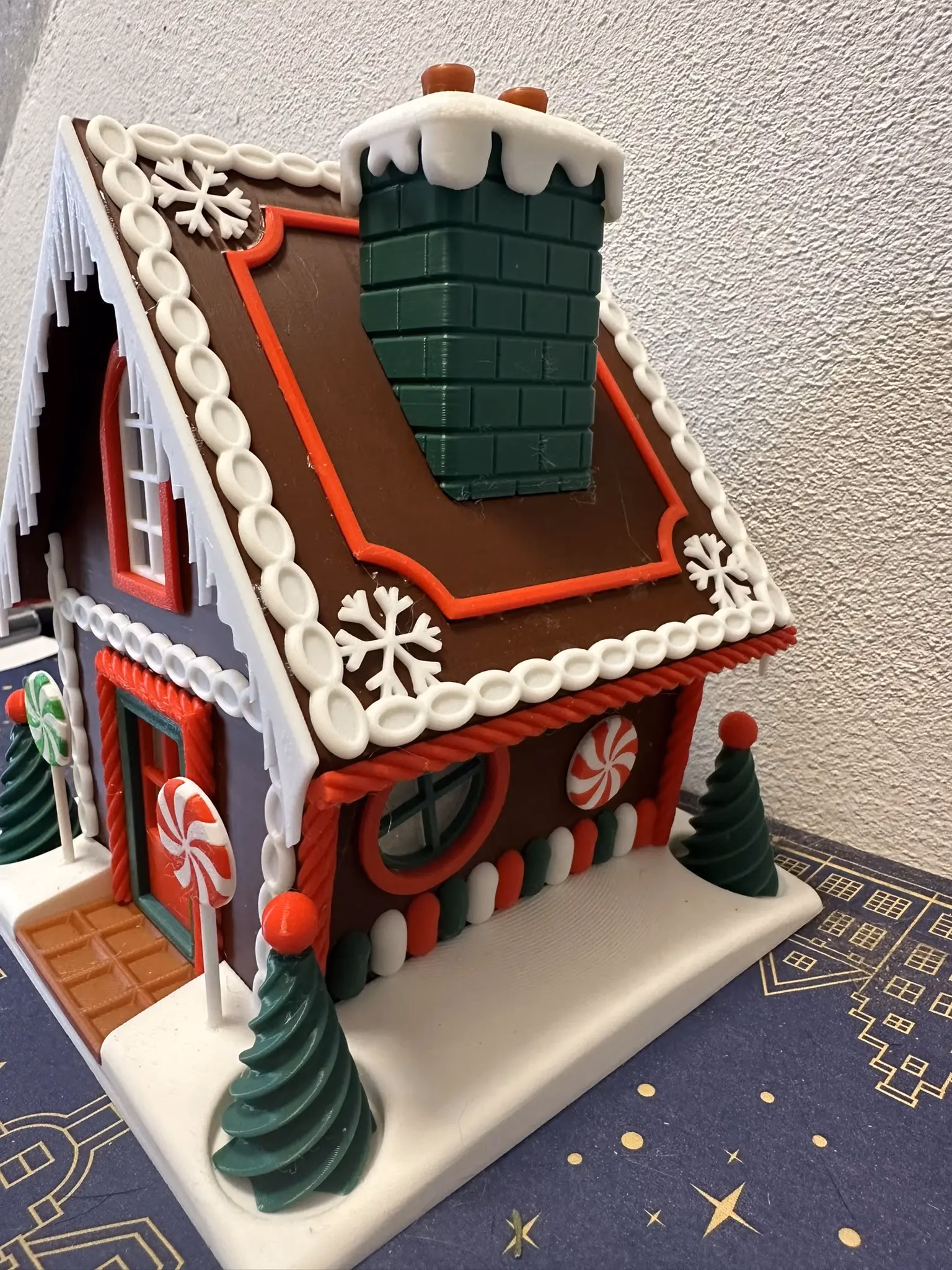 Lebkuchenhaus – dekoratives Haus für Winter & Weihnachten